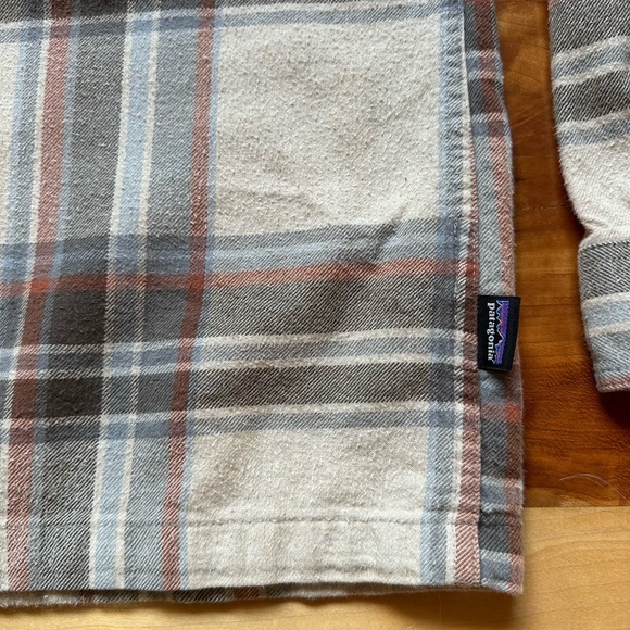 Patagonia Fjord flannel long sleeve button up organic cotton midweight shirt - Picture 3 of 9